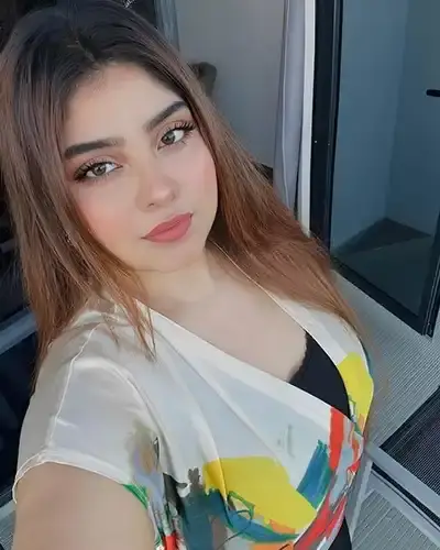 Ara Escort